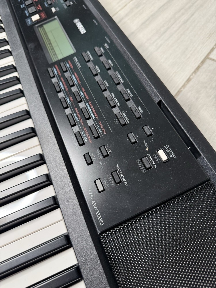 Yamaha PSREW320 76-Key Portable Keyboard *NO ADAPTER* - Tested *see Notes