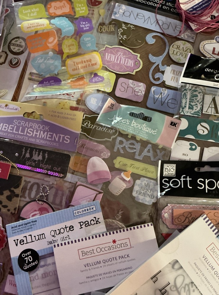 LARGE ASSORTMENT OF CRAFT ITEMS