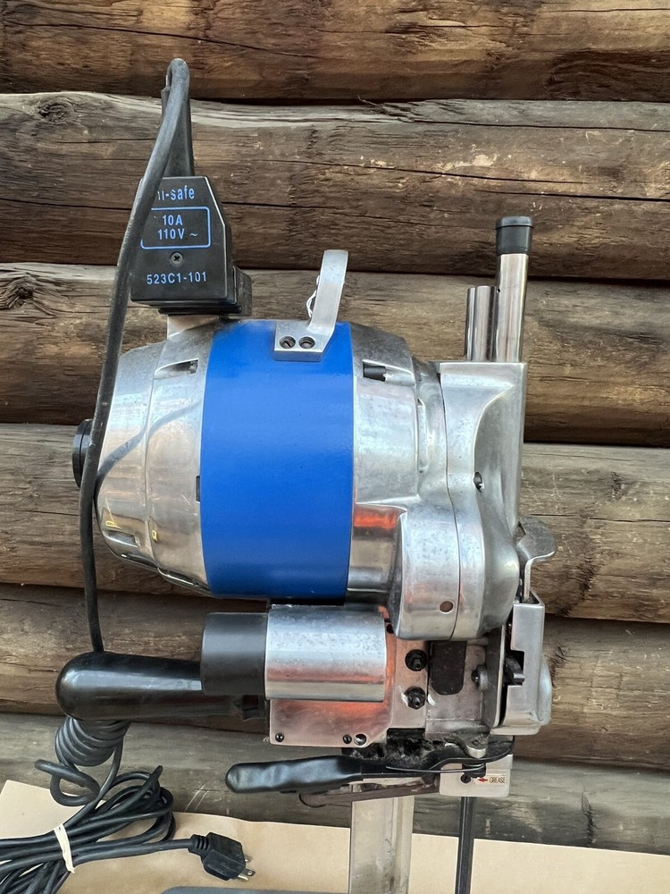 Yamata CZD-3 Fabric Cutting Machine