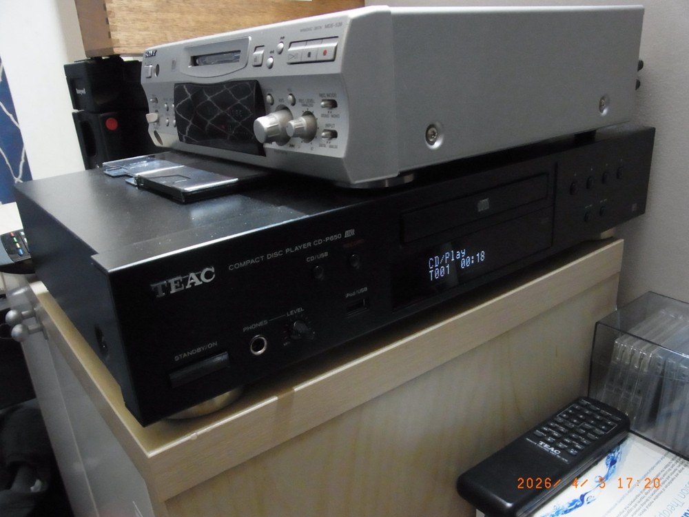 TEAC CD-P650 CD Player with USB Digital Interface Recording/Playback