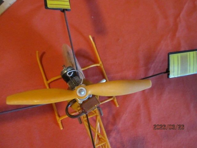 COX SKY COPTER THE BOX IS ROUGH. HAS .020 ENGINE. ENGINE NOT FROZEN.ZOOM IN