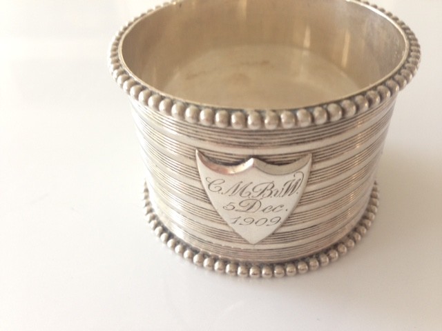 ANTIQUE DUTCH SOLID SILVER NAPKIN RING WITH PATTERN OF PEARLS ON RIM