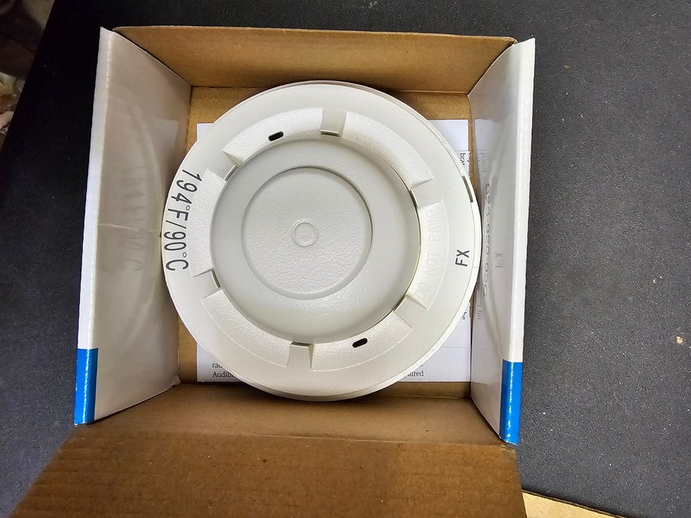 System Sensor 5604 Fixed 194F (90C) Temperature Heat Detector - White