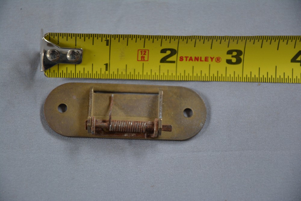GOOD ANTIQUE SOLID BRASS ROLL TOP DESK TAMBOUR LOCK KEEPER (G52)