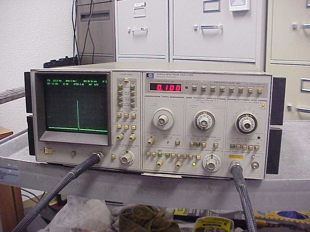 HP 8569A SPECTRUM ANALYZER .01 to 2 GHz input 25 dB low
