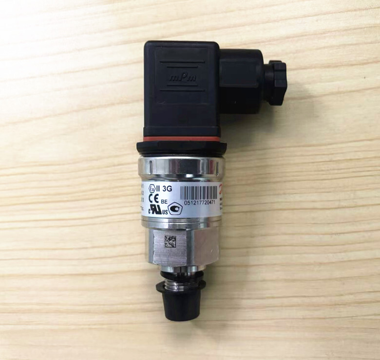New Danfoss MBS3050 060G3557 pressure sensor