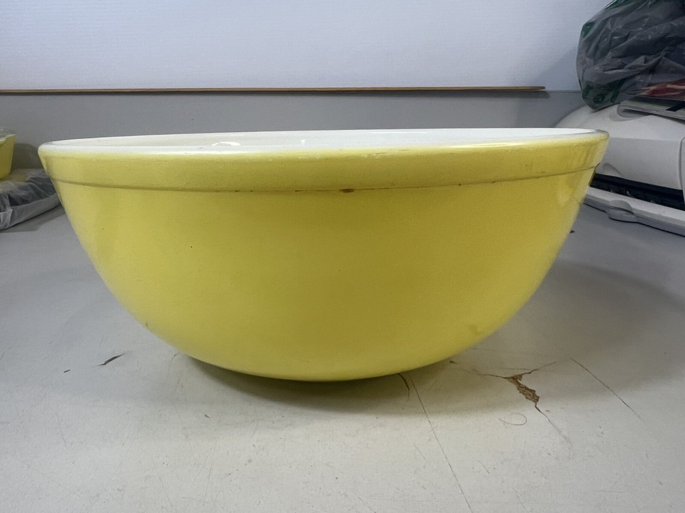 Vtg Pyrex 4 Quart Yellow Nesting Mixing Bowl 404
