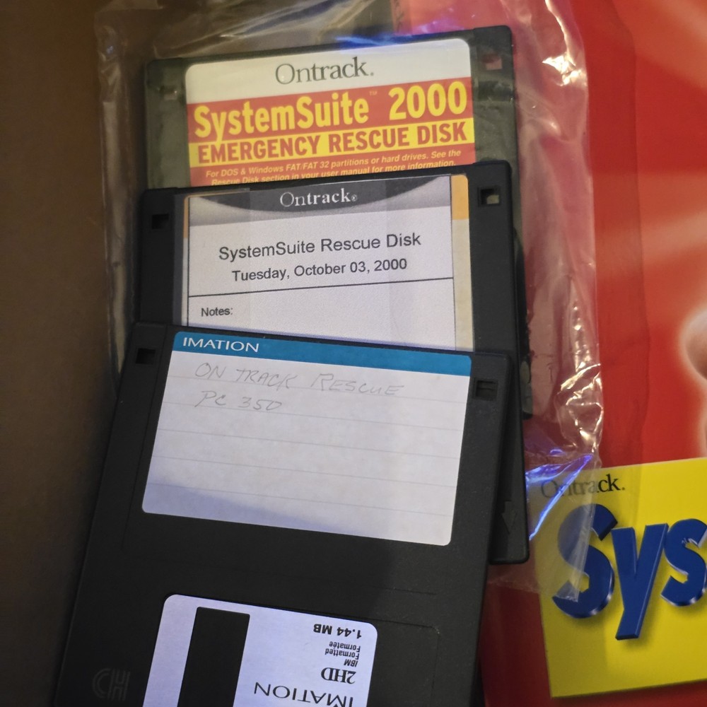 Ontrack SystemSuite 2000 Windows 98/95/2000 W/User Guide Big Box PC CD Rom/Disk