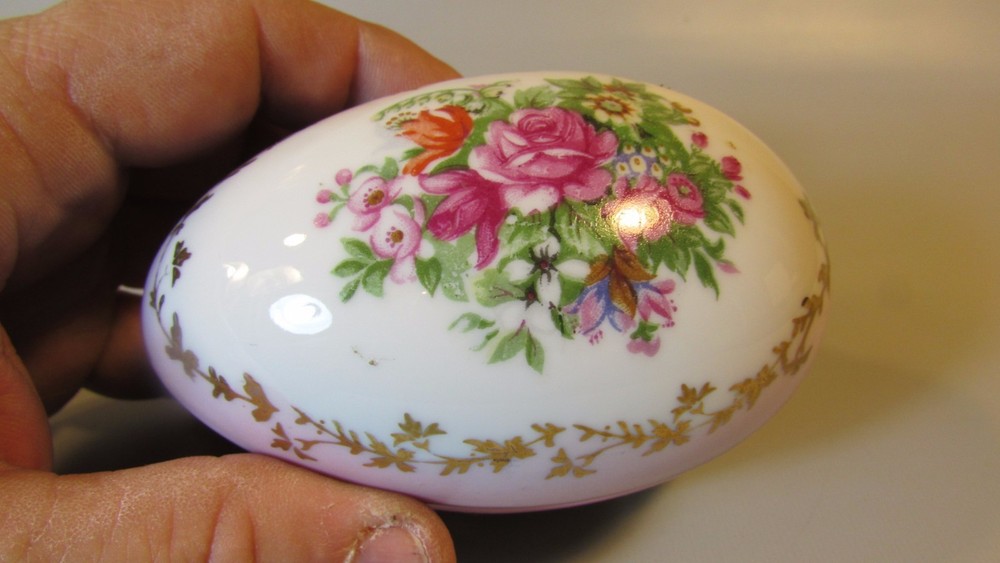 Trinket Ring Vanity Box Egg Shape floral flowers - NICE