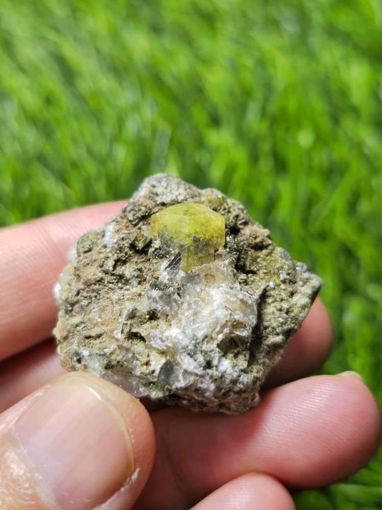 25 Gram Sphene Specimen From Pakistan