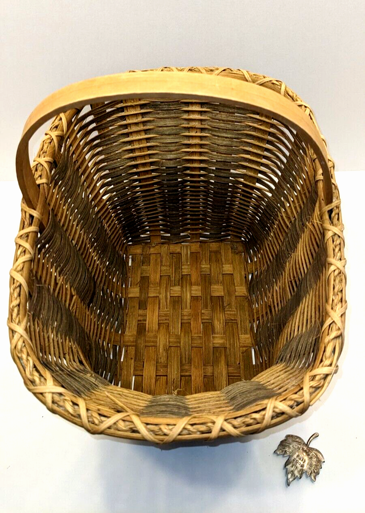 Bath & Bodyworks Tan Wicker Basket w/Handle, Fall 2000 Commemorative Maple Leaf