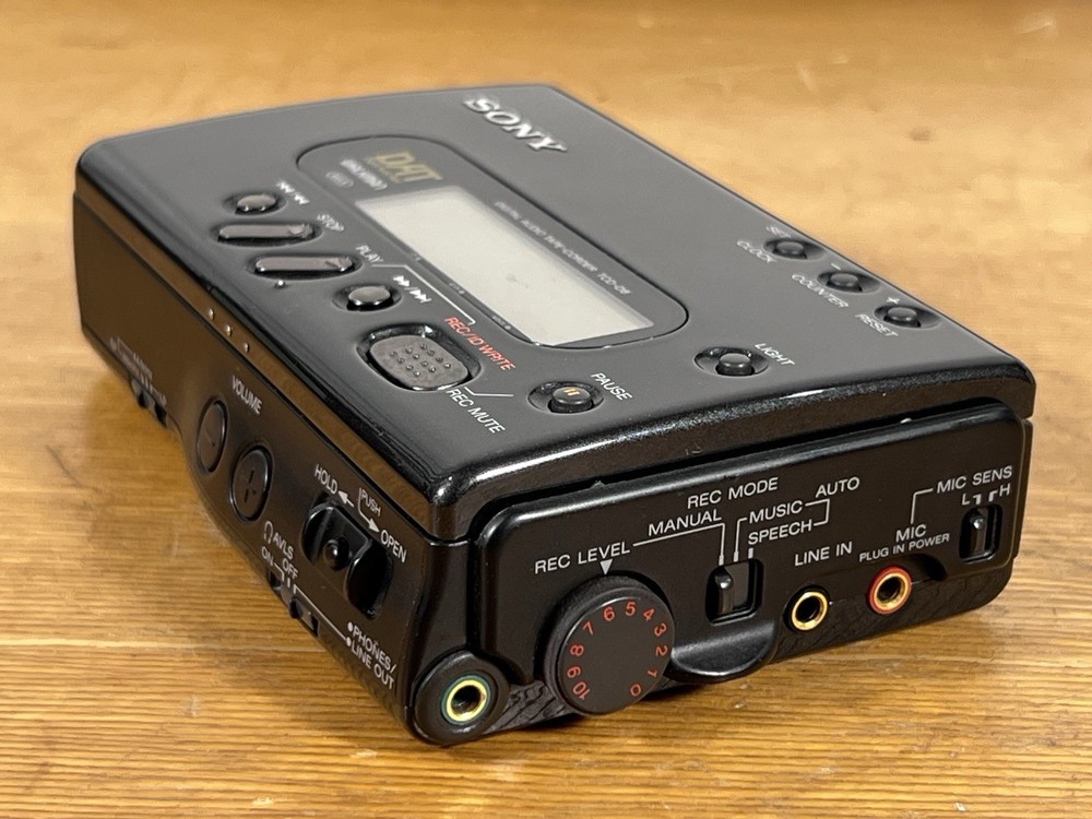 Sony TCD-D8 DAT Walkman Portable Recorder Tested Working w/ Case & AC Adapter