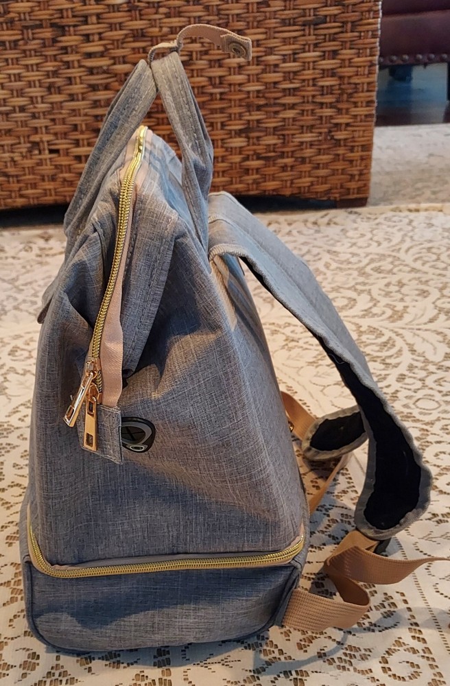 Momigo Breast Pump Backpack Bag Double layer Insulation USB Charging Grey Great!