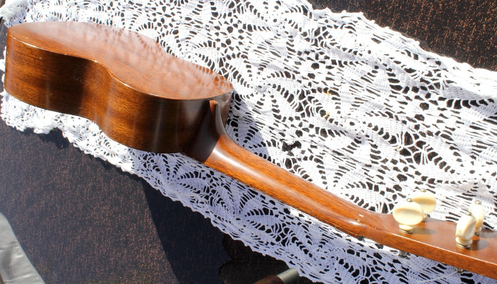 MARTIN & CO O 4-String UKE Ukelele with Soft Case – Very Good