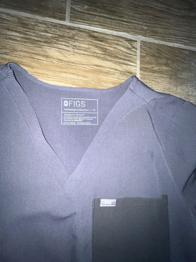Figs Grey Two-Piece Scrub Set with Pink Drawstring XL