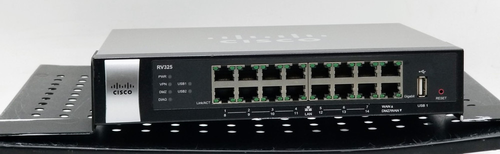 Cisco RV325 Rack Mount Router