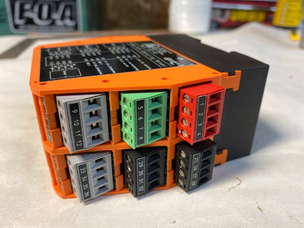 IFM EFECTOR 800 Vibration Diagnostic Sensor Controller VSE100 FAST SHIPPING