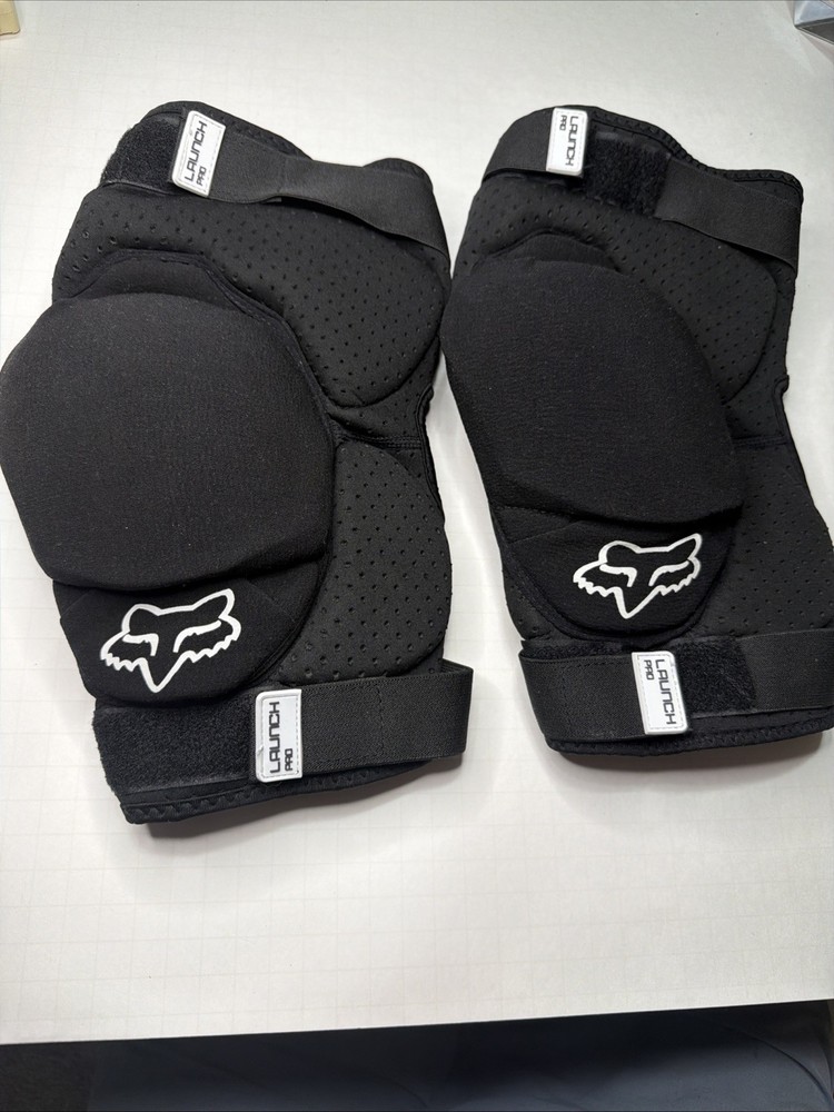 Fox Racing Launch Pro D3O MTB Knee Guards (Small/Medium) (CLEAN, GOOD CONDITION)
