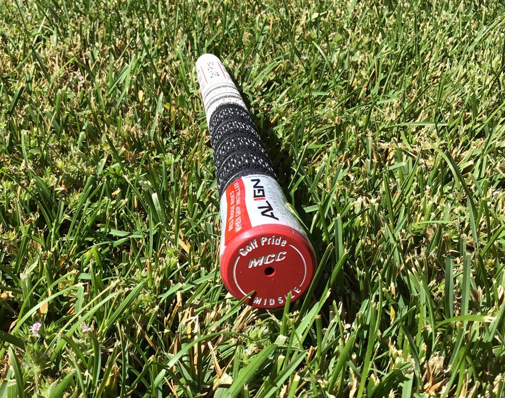 Golf Pride MCC Classic Align New Decade MultiCompound Golf Grip- Wht/Red Midsize