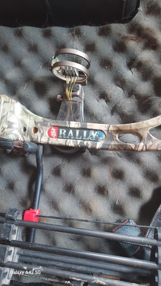 **PSE RDX Compound Bow - Gently Used- Camouflage + Accessories