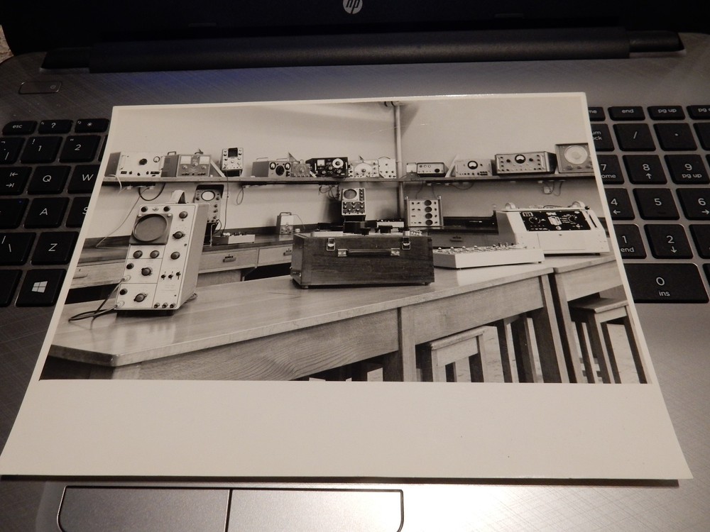 SWANSEA TECHNICAL COLLEGE GORSEINON SCIENTIFIC INSTRUMENTS DISPLAY  SCOPES ETC