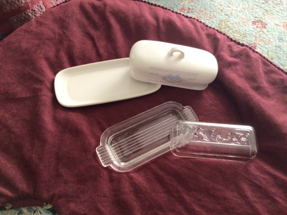 Two butter dishes(l oversize)(1regular)