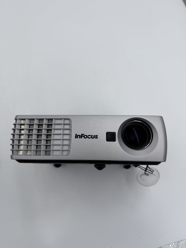 InFocus IN1102 DLP Projector bundle + Remote + Cables +Case