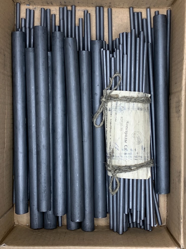 Graphite carbon rod electrode, resistant to high temperatures