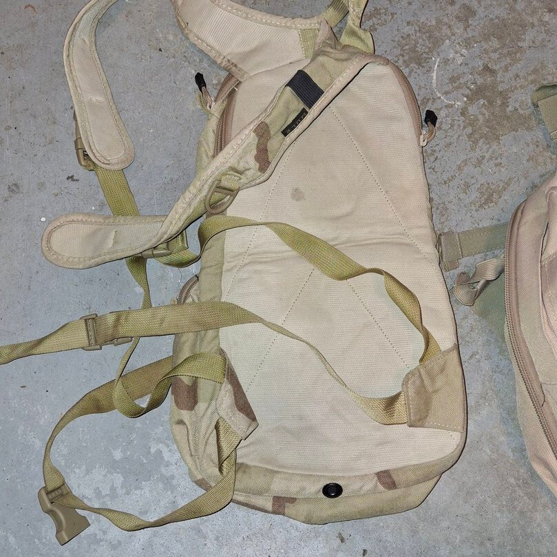 Preowned OlderGen CamelBak MULE hydration pack Desert Combat Uniform DCU Pattern