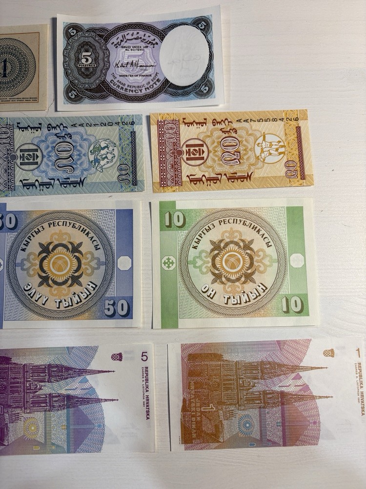 World Banknotes Collection Lot: (11 Note Lot)
