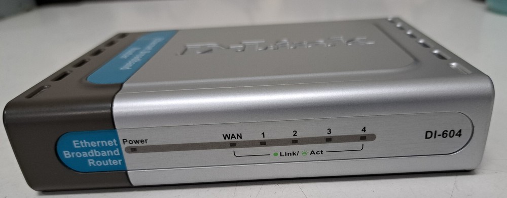 D-Link DI-604 4-Port 10/100 Wired Router