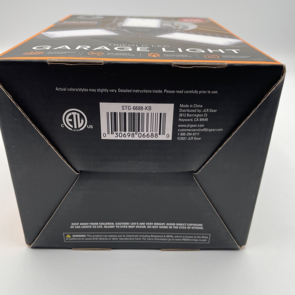 SmartGear Trifold LED Garage Light . NIB