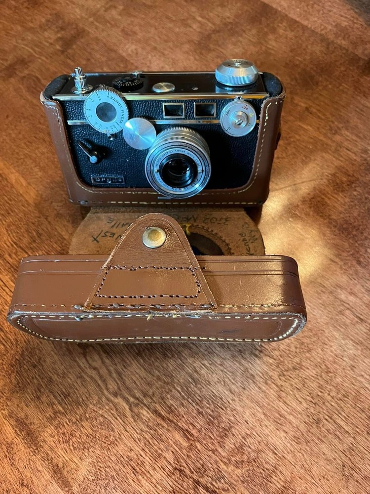 Argus C3 Brick 35mm Rangefinder Camera with Cintar Lens, Flash, and Case