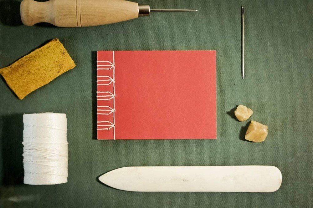 DEEDYGO Genuine Bone Folder Tool – Scoring, Creasing, Folding & Burnishing