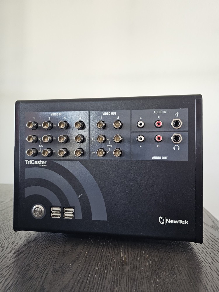 Newtek TriCaster 40 Educational Version + TC40 Control Surface