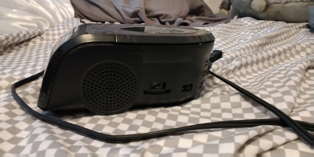 Compact Disc Digital Audio CD Clock and Radio Player