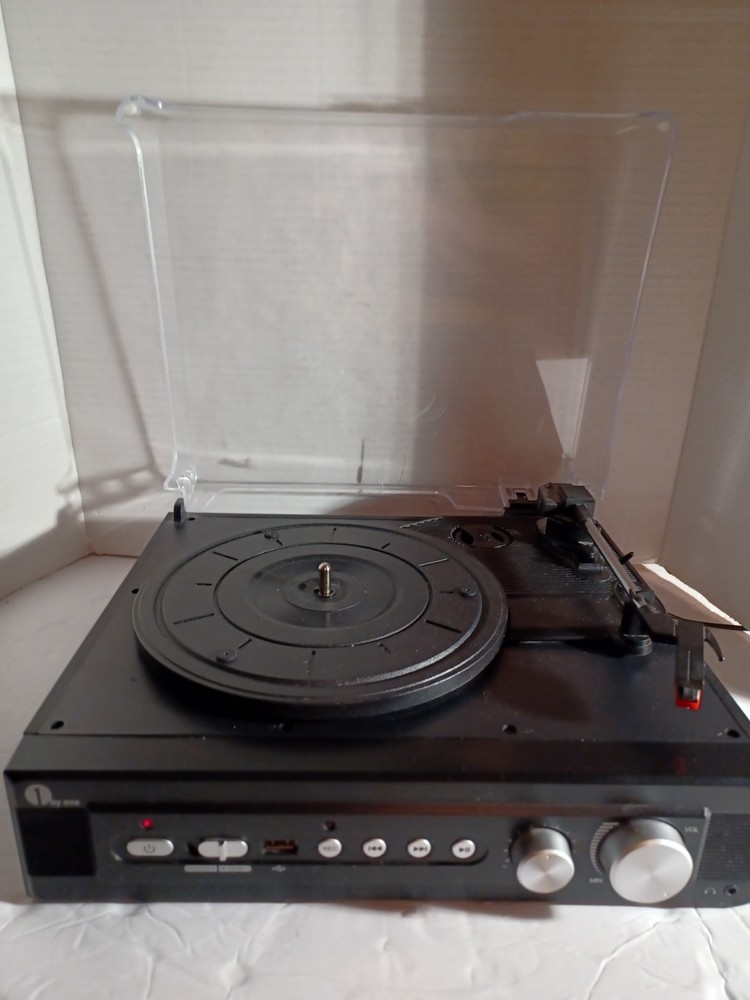 1 BY ONE Record Player MD-920 In Good Condition