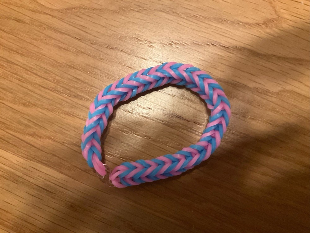 rainbow loom bracelet “Cotton candy clouds”