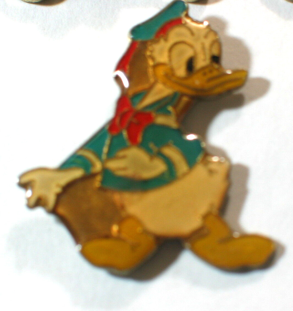 Donald Duck Pin  Vintage  Enamel