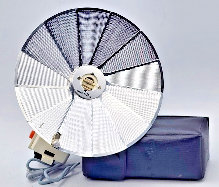 Vintage Minolta Deluxe III Flash w/ Case