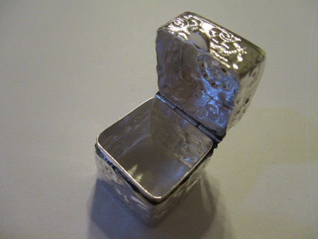 Sterling silver pill box cube shape with gorgeous design all arround 925 silver