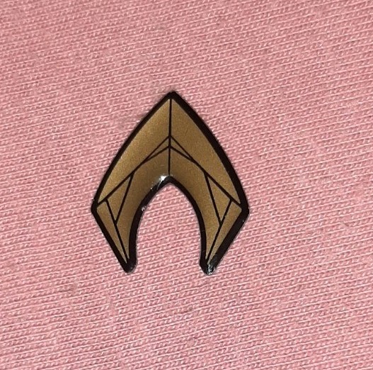 Aquaman Logo DC Comics WBEI Lapel Pin