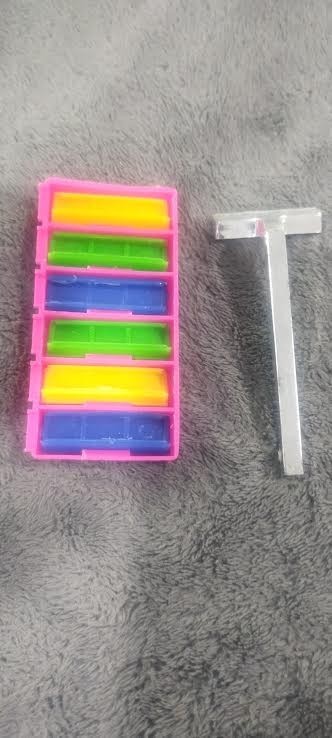 Plastic toy Razor and Blades