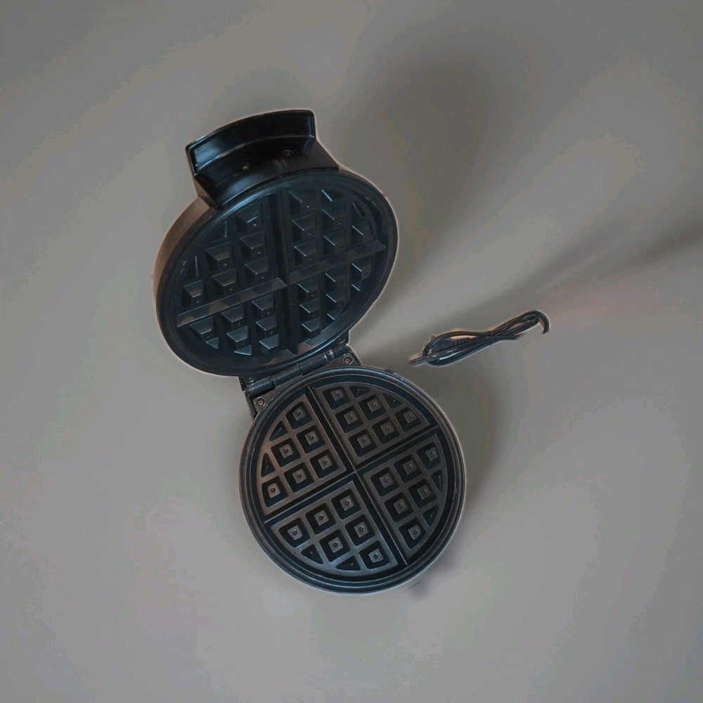 Oster 8” Nonstick Belgian Waffle Maker with Temp Control Silver AA