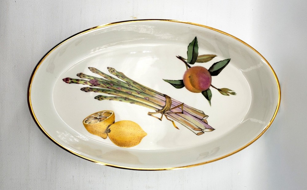 Royal Worcester Evesham Oval Serving / Baking Dish Shape 30 Size 4 asparagus