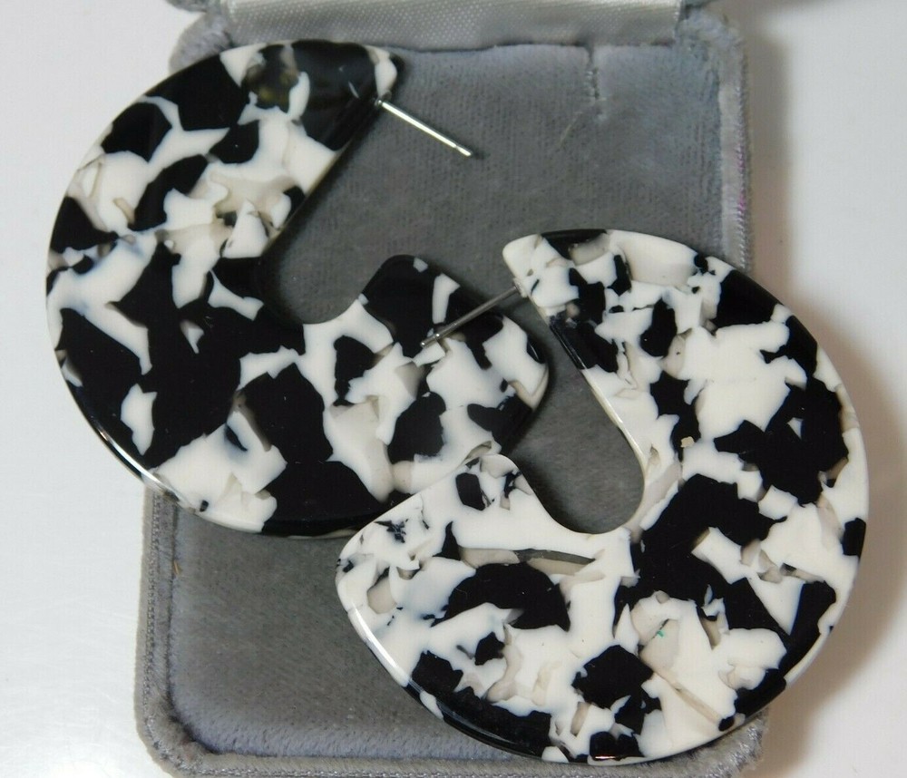 Vintage Chunky Flat Black White Tortoise Pattern Plastic Stud Earrings 7i.14
