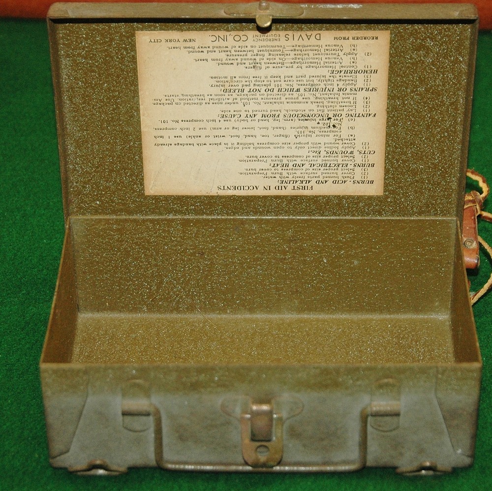 WW2 era US WORK PROGRESS ADMINISTRATION FIRST AID BOX.