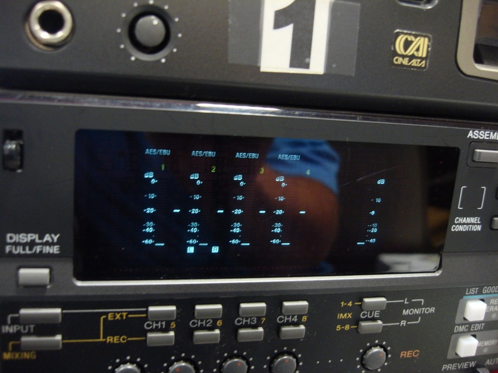Sony HDW-M2000P Professional Digital Recorder HDCAM Studio 24P Multiformat VTR