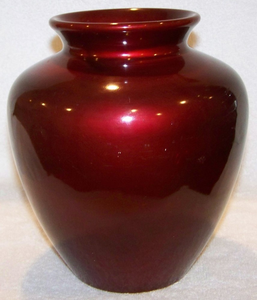 RED LACQUER LIKE VASE - BAMBOO SHOOTS