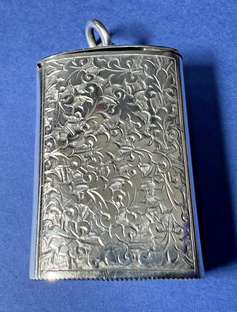 VICTORIAN SOLID SILVER FLAT TOP OPENING VESTA CASE 1889 BY COLEN HEWER CHESHIRE